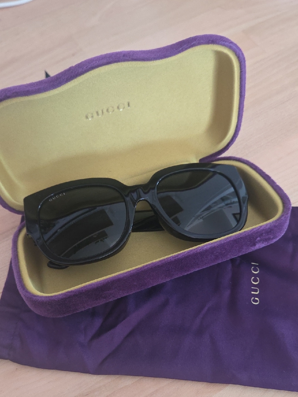 Gucci Women’s Black Gloss Oversized Sunglasses